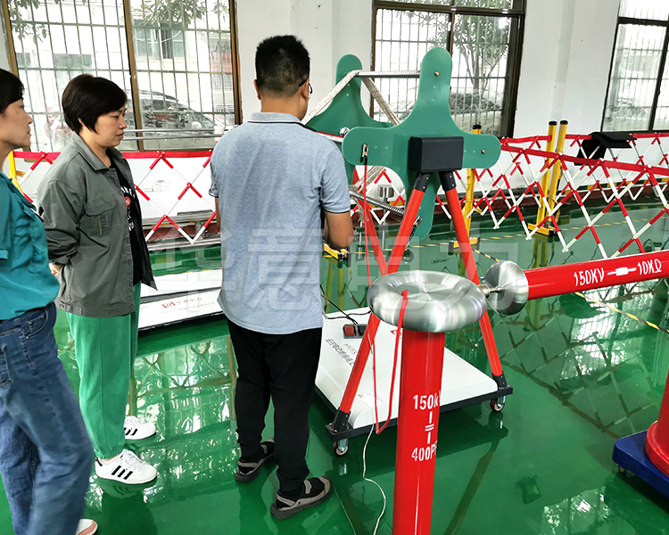 HYJYS-H 遙控電動(dòng)絕緣繩試驗(yàn)支架HYJYS-H 遙控電動(dòng)絕緣繩支架生產(chǎn)圖1
